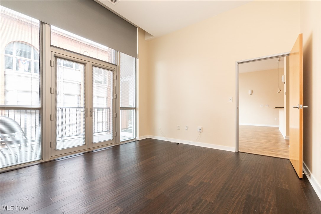 Cleveland, Ohio 44113, United States, 2 Bedrooms Bedrooms, ,2 BathroomsBathrooms,Residential,Pending,20611