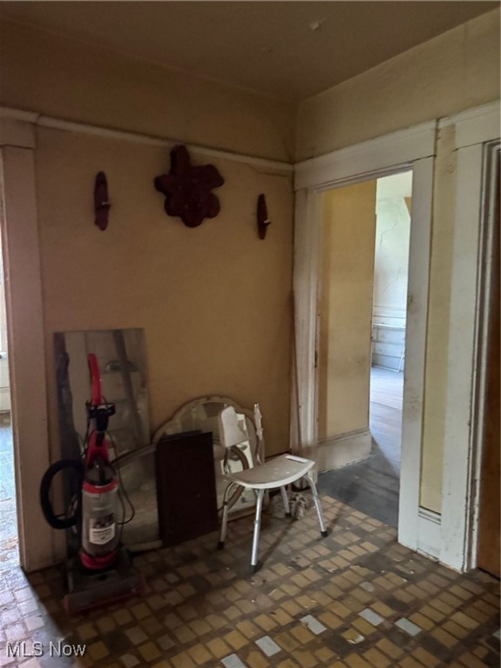 Photo of 10117 South Boulevard, Cleveland, OH 44108 (MLS # 5175071)