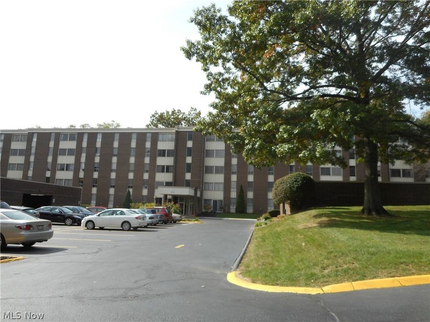 Silver Lake Towers 2 bed/2 full bath condo offers new carpet (10/16) throughout except for 2nd bedroom.  Newer laminate kitchen flooring, master suite offers 5 x 7 walk in closet and full bath with walk in shower.  Spotless and neutral.  Garage space #12.
Monthly fee covers ALL utilities, even cable.