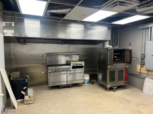 Chamberlain - Commercial Sale