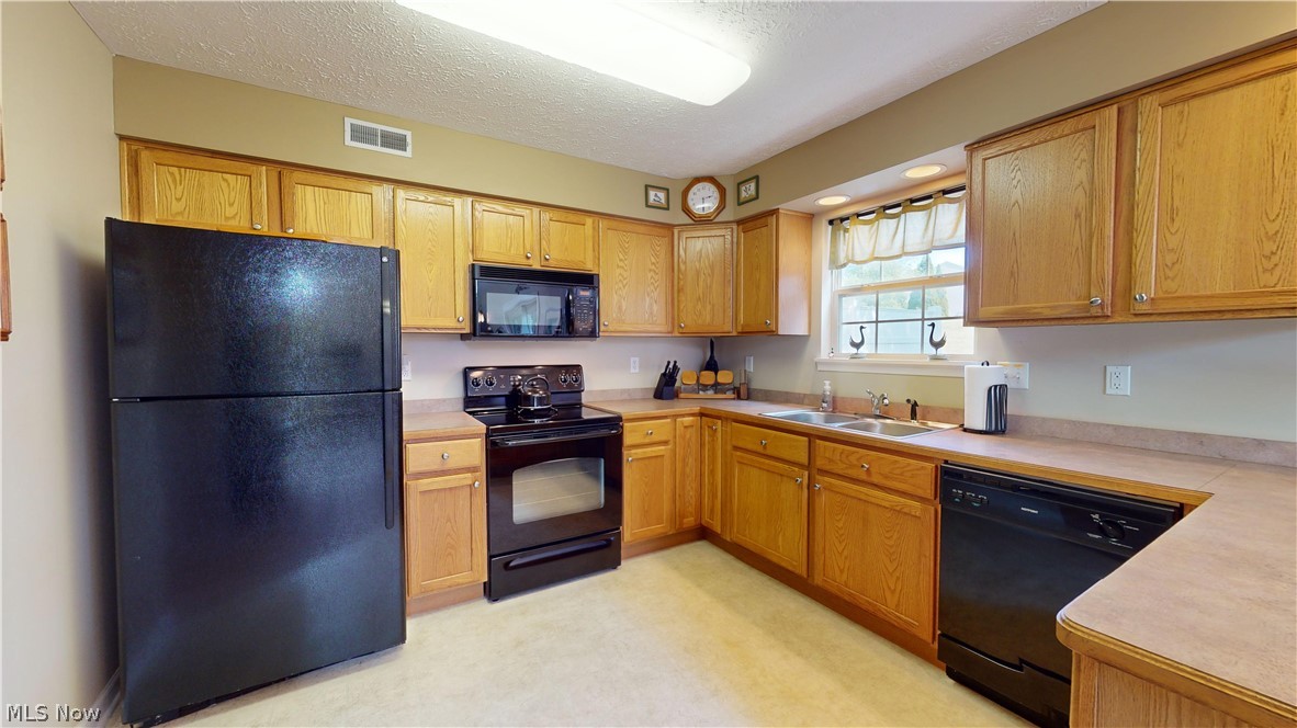 Creekside/Pleasant Lakes Condo - Residential