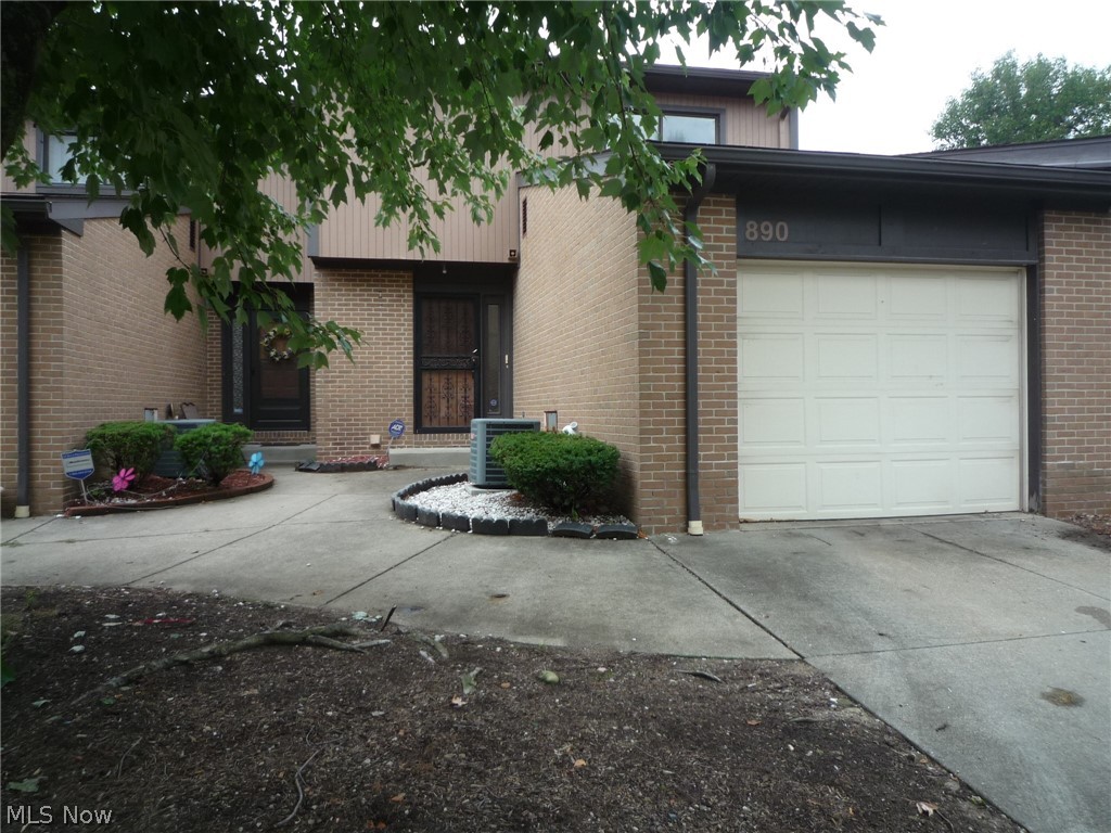 3 BR, 1.5 Bath Condo near in Canal Park Condos. Close to downtown work and entertainment areas. Close to highways. Townhouse style features an attached Garage, spacious kitchen that opens to an L-Shaped Dining / Living Room. 1/2 bath on first floor. Full basement. Sliding doors access the private deck. This is a Fannie Mae HomePath Property.