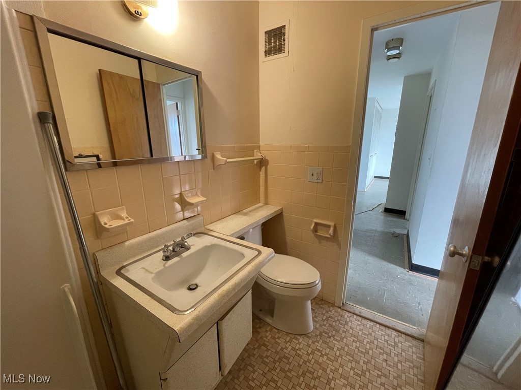 Lake House Condo - Residential