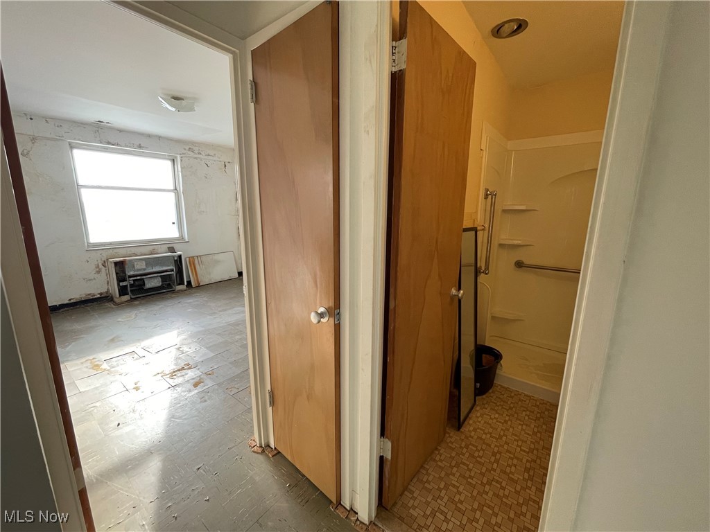 Lake House Condo - Residential