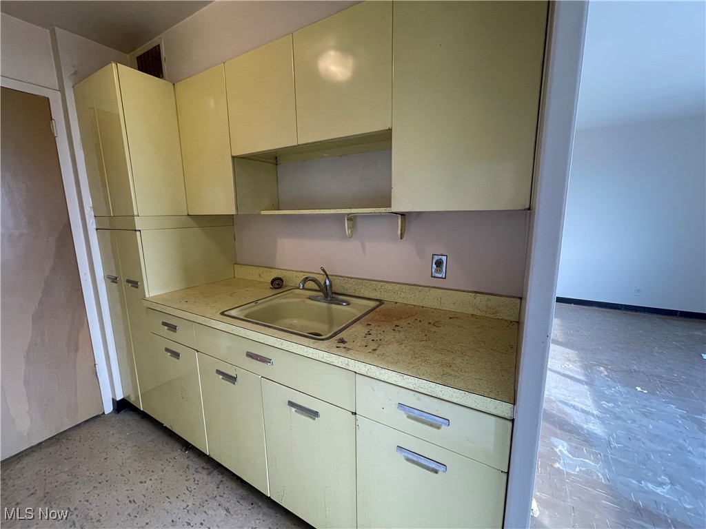 Lake House Condo - Residential