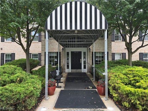 Condo For Sale - 1851 King James Parkway #317<br/> Westlake, OH 44145