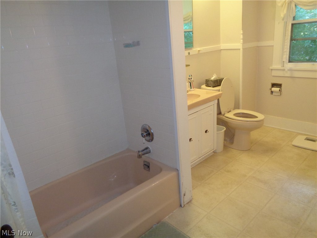 Earl Ave - Residential Income