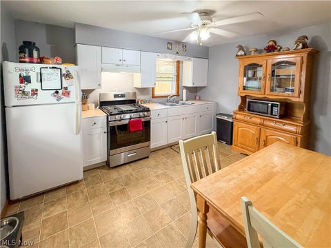 Tiny photo for 426 Joan Avenue, Girard, OH 44420 (MLS # 5257567)
