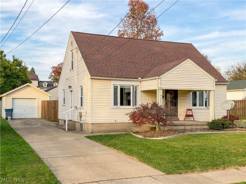 Photo of 426 Joan Avenue, Girard, OH 44420 (MLS # 5257567)