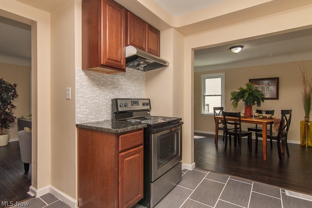 Lyndhurst Manor - Residential