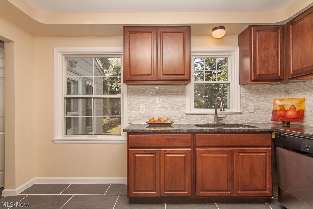 Lyndhurst Manor - Residential