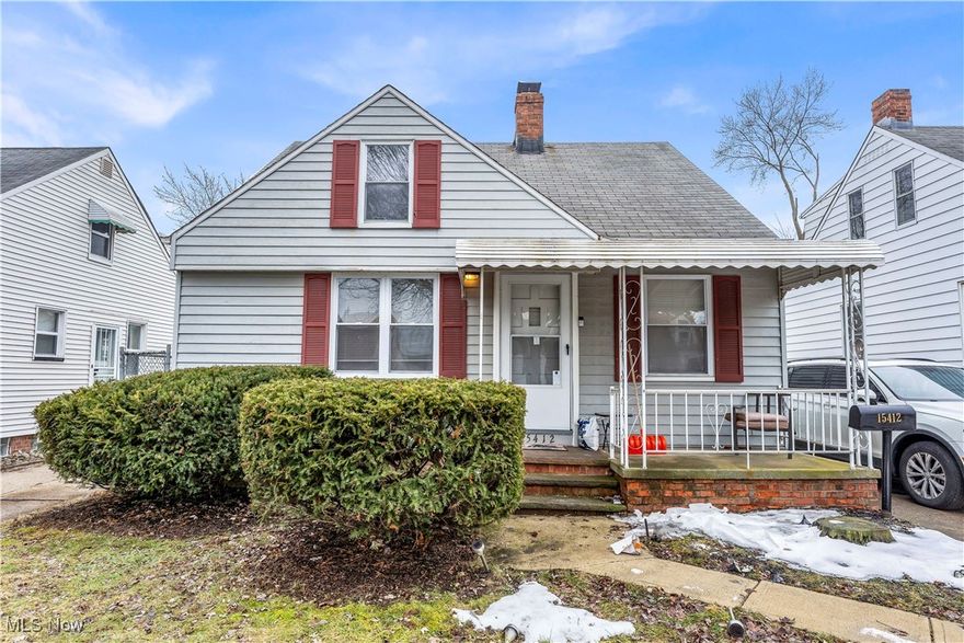 Single-family investment property with 3 bedrooms, 1 full bathroom and full basement. Outside there is a covered front porch, detached 2-car garage and fenced-in back yard. Great addition to any rental portfolio!