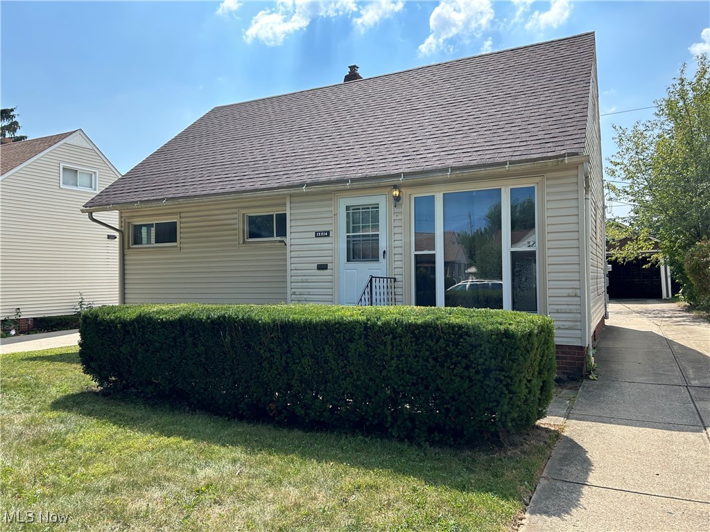 Come visit this 4 bedroom 1.5 bath single family home on a quiet street in Garfield Heights. 2 bedrooms on the 1st floor for convenience, 2 additional bedrooms and a half bath on the upper level. Hardwood flooring throughout the property, tons of space and much much more. Minutes from the freeway and shopping. Come make this house a home! Call listing agent to schedule appointment.
Rental requirements:Credit score of 600+. 500 - 600 is considered conditional.Less than 3 items in collections, excluding student loan and medical. Monthly income of 2.5 times the amount of the monthly rent.Thorough Eviction Check. $50 Non Refundable App Fee for all Adults who will be occupying the property.Applications can only be completed online.Typical Security Deposit equivalent to one months rent, pending results of background checks.
Tenants must have the electric and gas transferred into their name. Tenants responsible for water and sewer this will be billed monthly. All tenants must obtain renters insurance prior to receiving keys to the property.Tenants responsible for snow removal and lawn care.