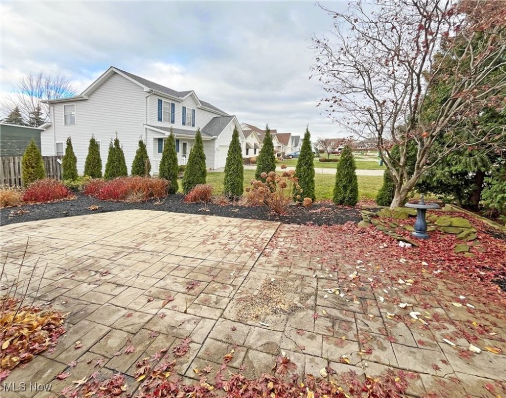 Photo of 311 E 293rd Street, Willowick, OH 44095 (MLS # 5174576)