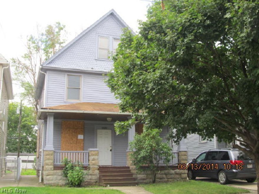 Do not park in the neighbors driveway, no driveway. Good solid house lots of room.
Seller willing to give up to $500.00 toward an owner occupied buyers choice of home warranty.