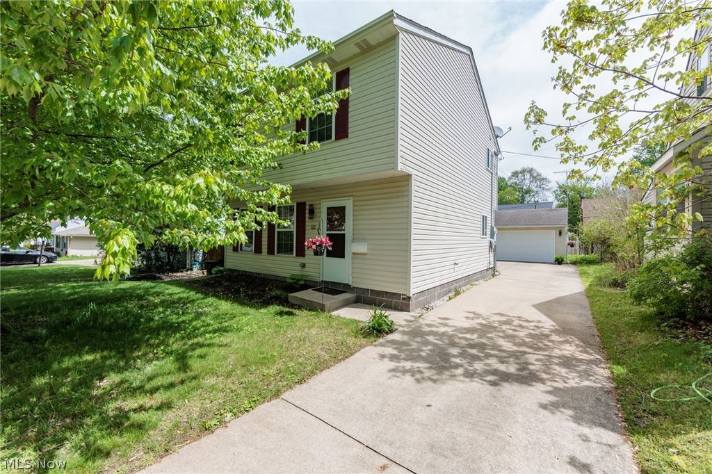 Photo of 671 Tioga Trail, Willoughby, OH 44094 (MLS # 5208430)