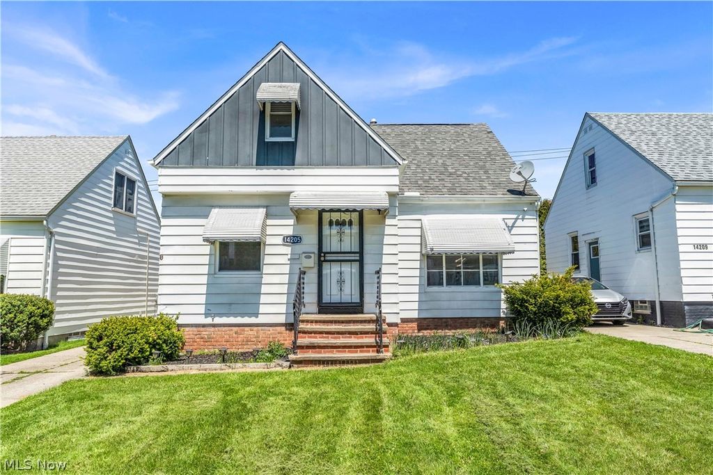 Photo of 14205 Corridon Avenue, Maple Heights, OH 44137 (MLS # 5208707)