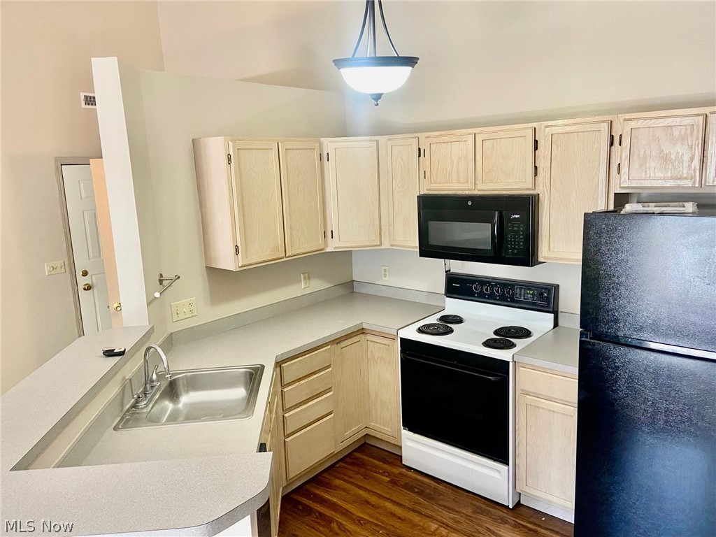 Brookledge Commons Condos - Residential Lease