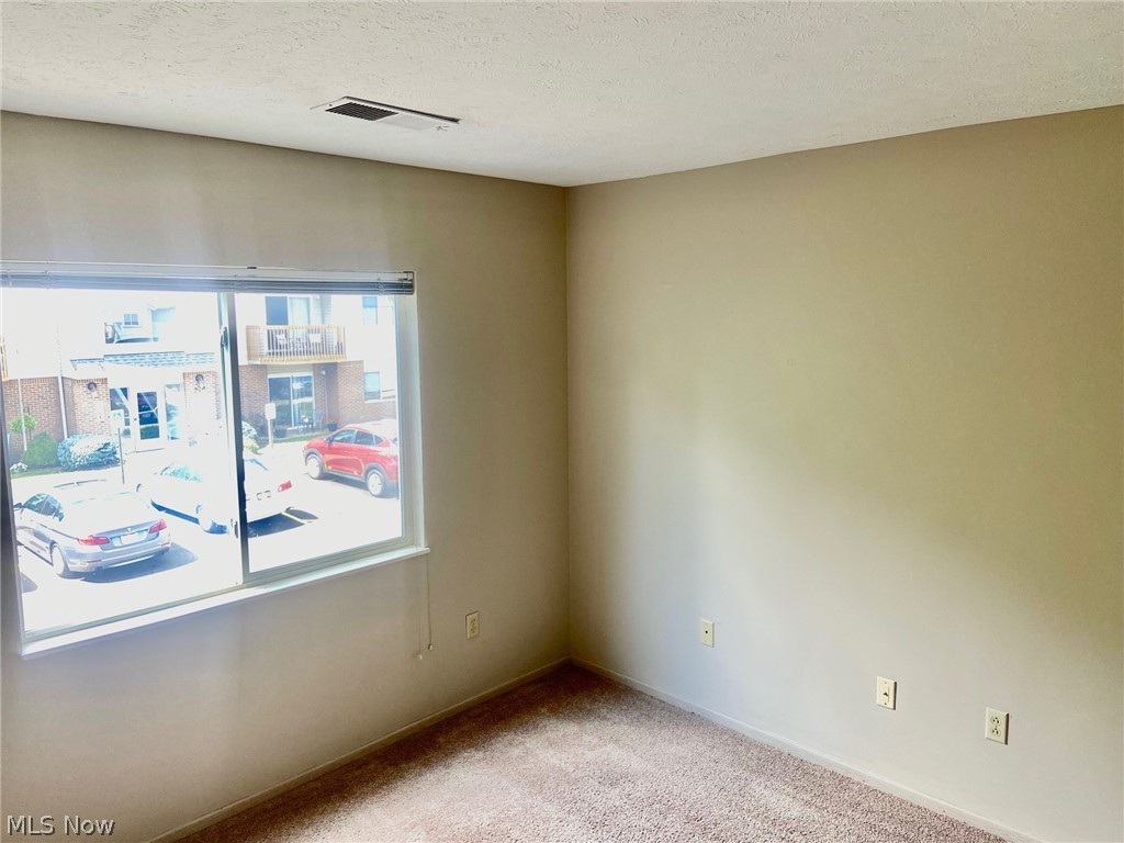 Brookledge Commons Condos - Residential Lease