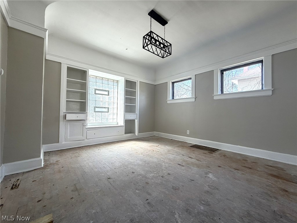 10106 Parmelee Avenue