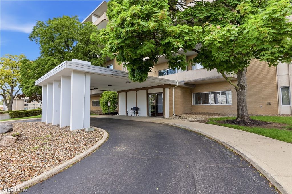 Photo of 3167 Linden Road #201, Rocky River, OH 44116 (MLS # 5208838)