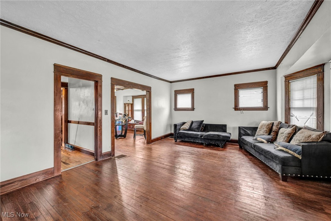 15421 Parkgrove Avenue, Cleveland, Ohio image 5