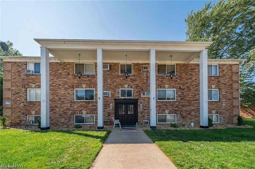 Photo of 640 S Shore Court, Vermilion, OH 44089 (MLS # 5215750)