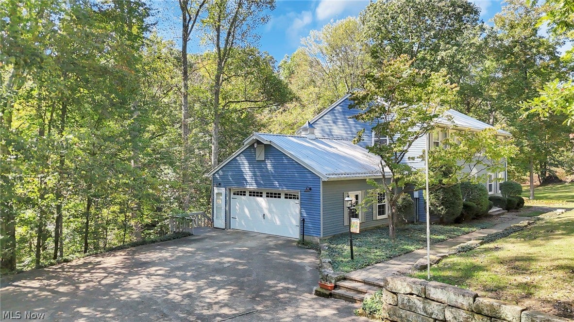 557 Hillsdale Drive