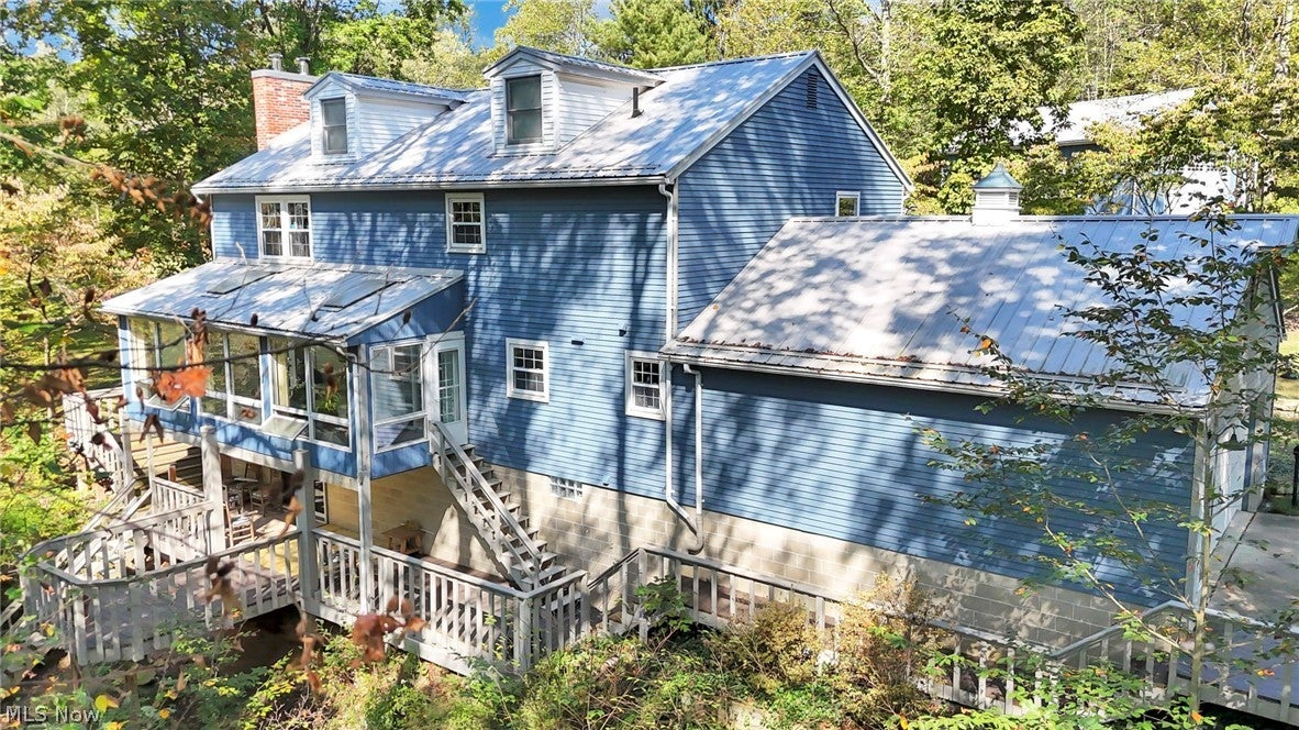 557 Hillsdale Drive