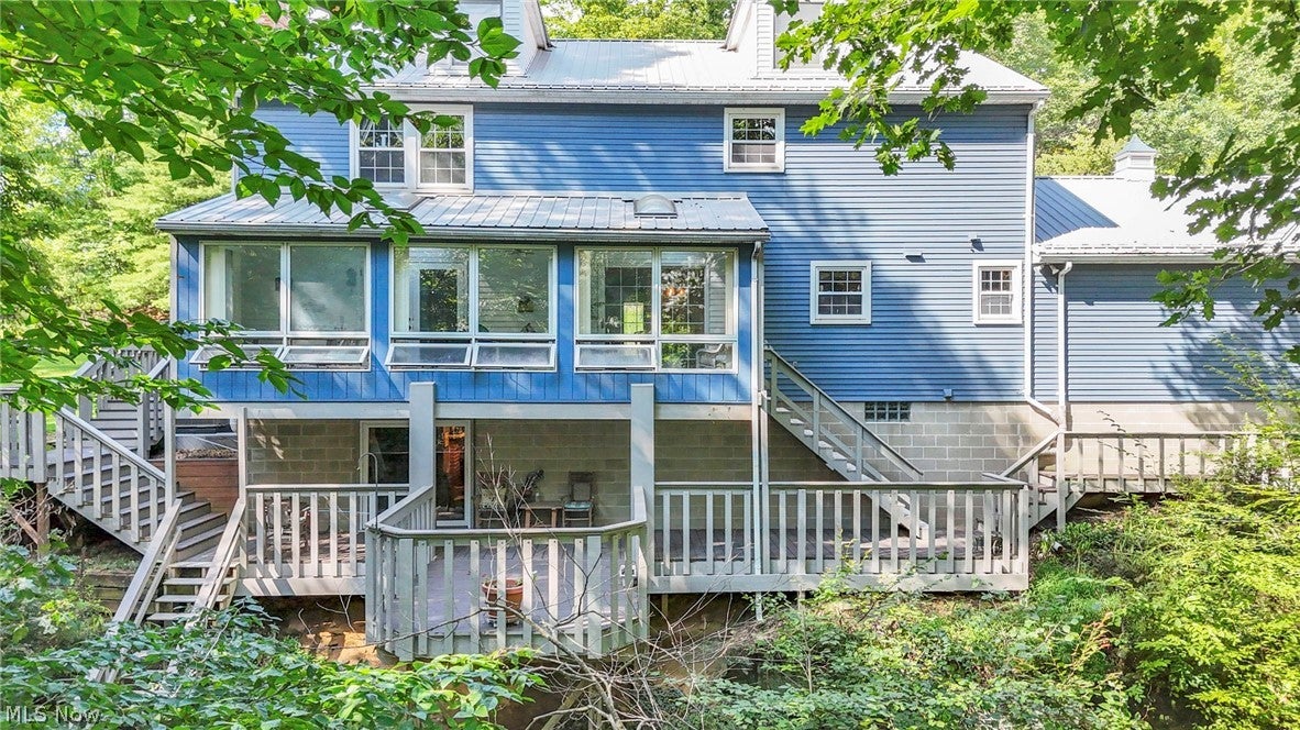 557 Hillsdale Drive