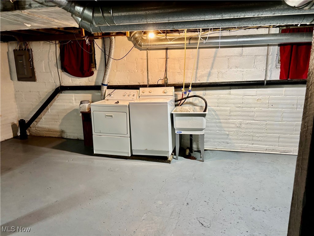 Akron, Ohio 44310, United States, 3 Bedrooms Bedrooms, ,2 BathroomsBathrooms,Residential,Active,163612