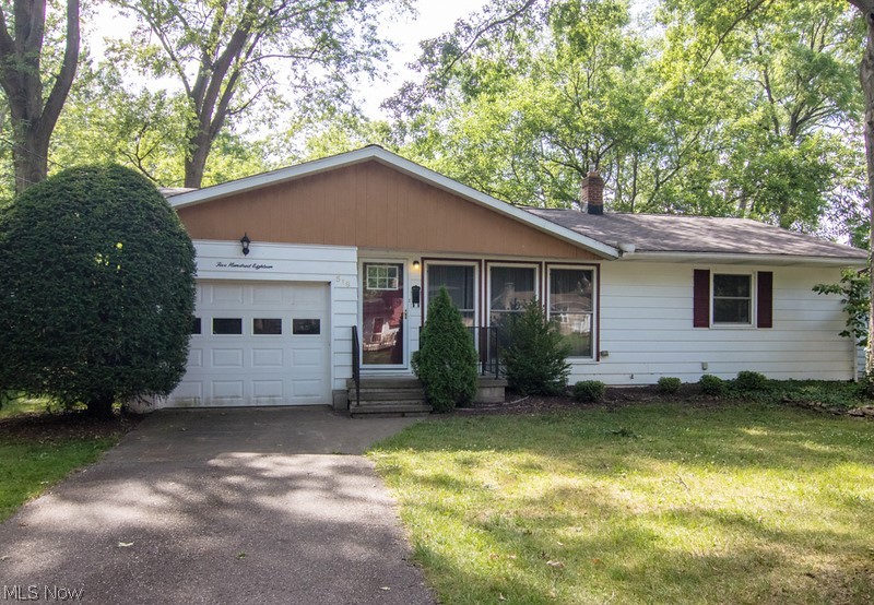 This ranch-style home is nestled in a quiet neighborhood. Boasting with charm for the new homeowner to enjoy. The main level offers three great size bedrooms with natural hardwood flooring. An updated kitchen for all your cooking and gathering needs. Last but not least the three-seasons room is great for all your relaxing activities. Close proximity to Walls Elementary, trails, Downtown Kent, restaurants, nightlife, and more!