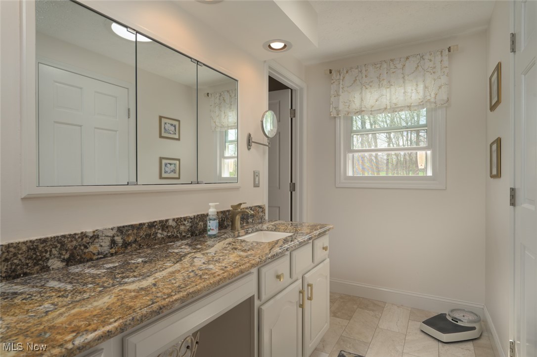 6352 Creekside Trail, Solon, Ohio image 27
