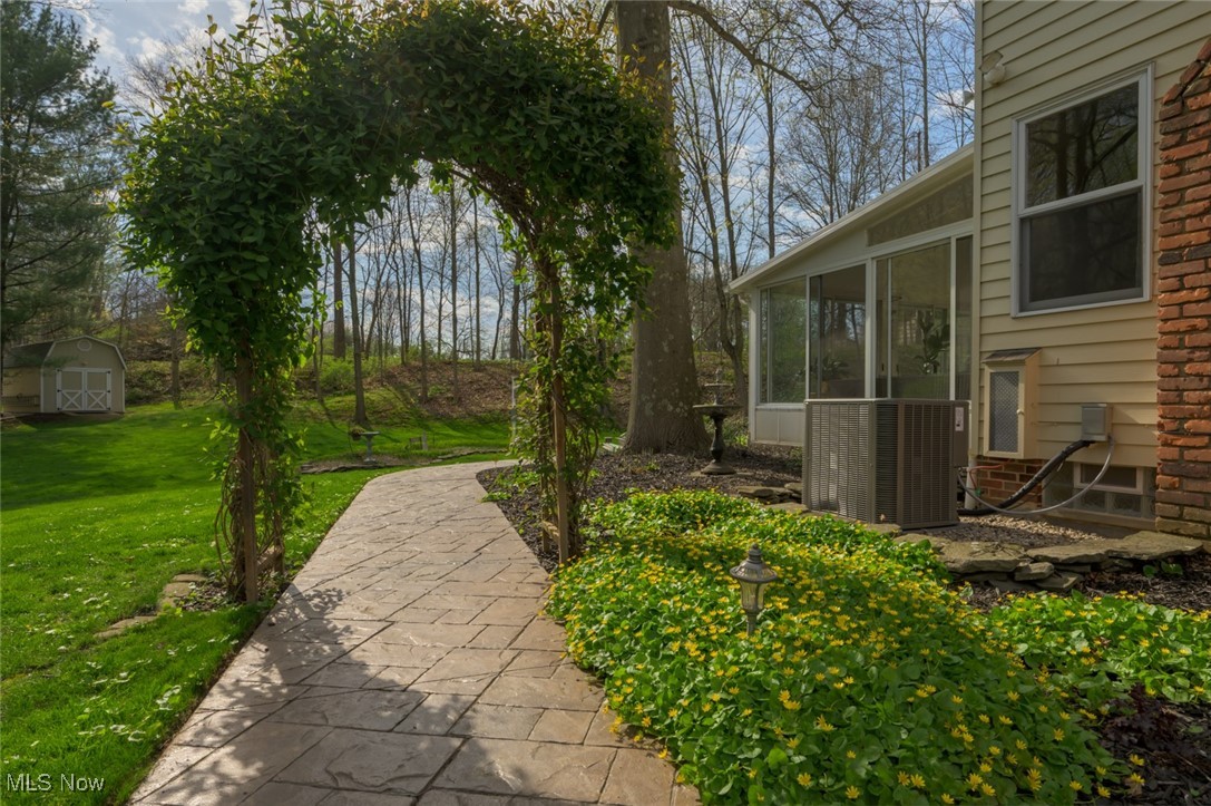 6352 Creekside Trail, Solon, Ohio image 43