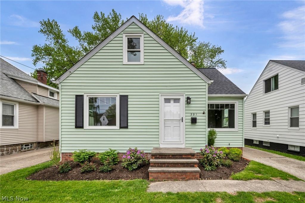 Photo of 391 E 324th Street, Willowick, OH 44095 (MLS # 5207888)