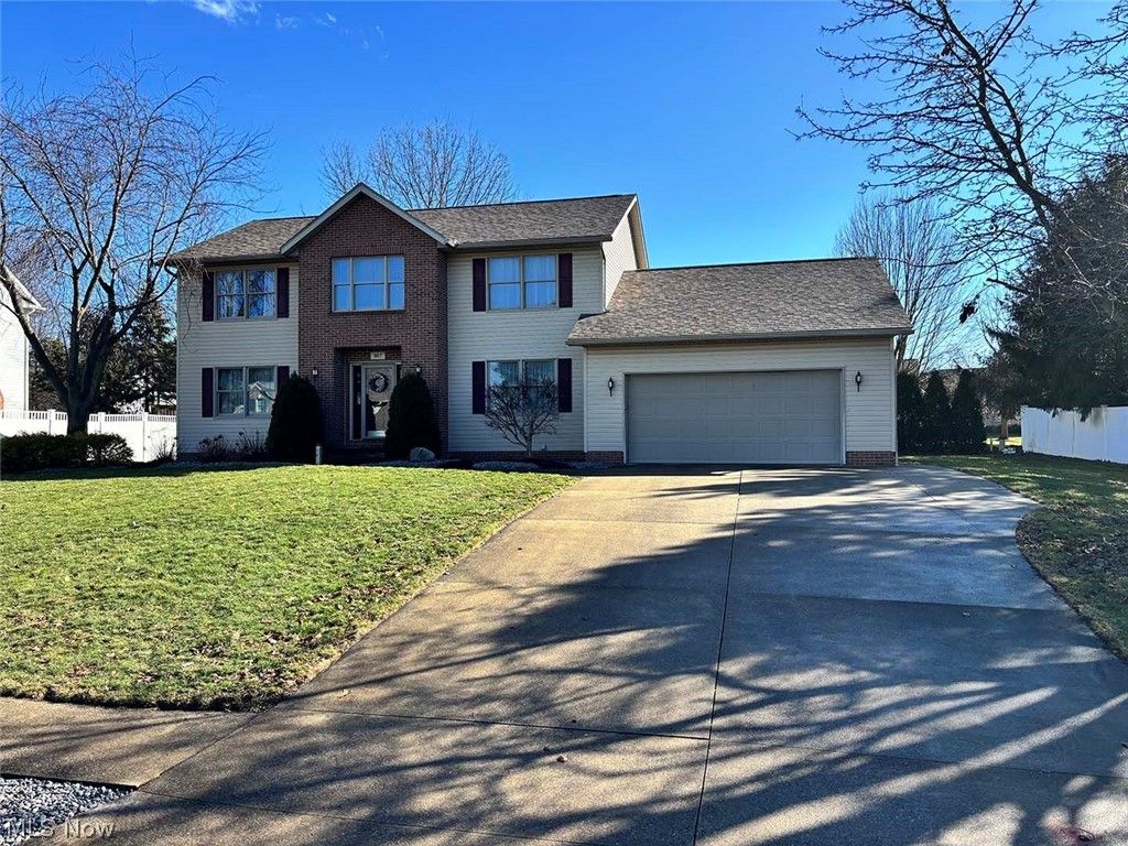 Photo of 907 Park Village Drive, Louisville, OH 44641 (MLS # 5189070)