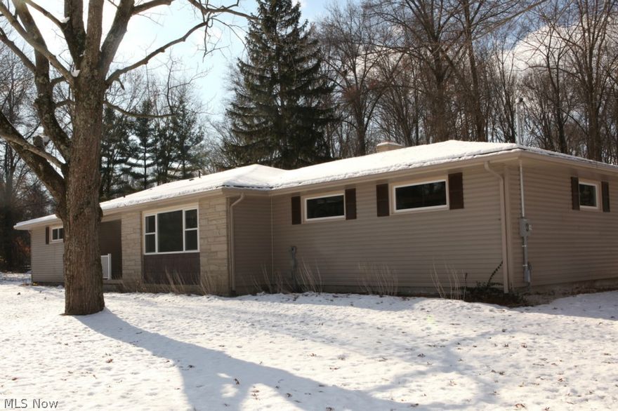 WELCOME to this superb remodeled beauty in Island Creek Estates!  Great ranch home nestled in 1.78 acres.  The updated kitchen features new cabinets, backsplash, counter tops and new Whirlpool appliances.  New complete master & family bathrooms.  This home has been completely renovated - all the work has been done for you.  The interior of this home is immaculate.  Water proofed basement, new furnace, central air unit and hot water tank.  Awesome view - a real must see!  "Tienes gve ver esta casa bella."