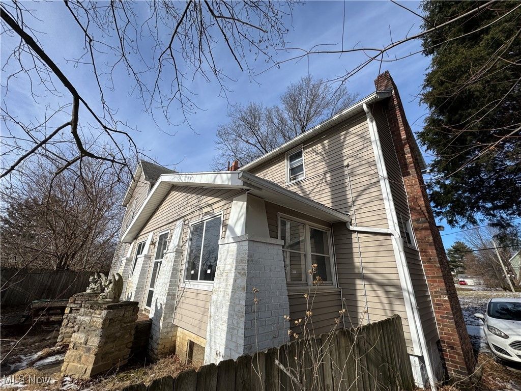 Photo of 1124 Monnot Place NW, Canton, OH 44703 (MLS # 5184144)