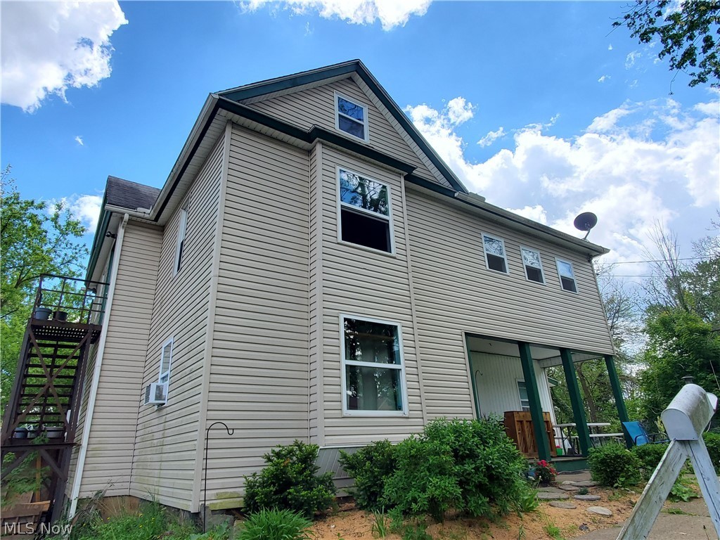 Completely remodeled 2nd floor unit. The main floor has a nice bathroom with tile tub surround, laundry, kitchen with island and tons of cabinets space, 4-season sun room, large living room and two bedrooms. On the second floor there is another huge room. New flooring and carpet. Fresh paint.