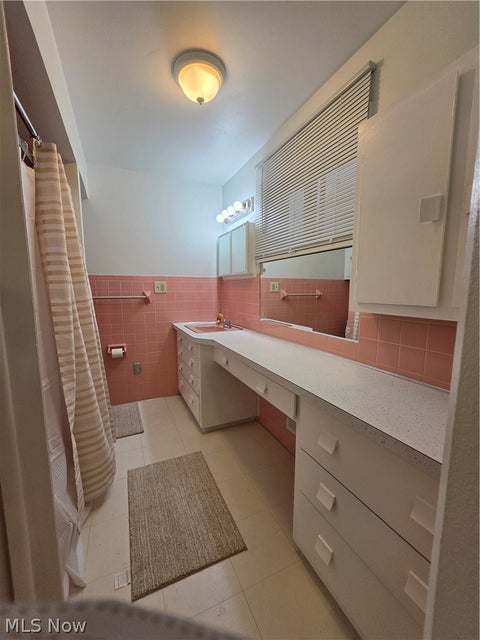 Tiny photo for 423 Independence Street, Fairport Harbor, OH 44077 (MLS # 5255590)