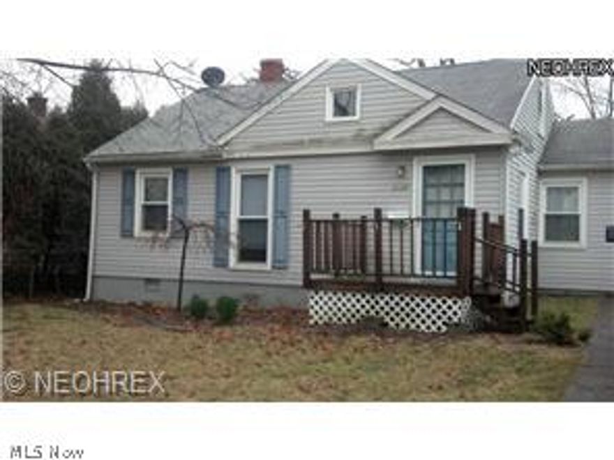 3 bedroom bungalow available for an immediate move in!! Located in Perry township!! Pets ok ask about our pet policy...call today before someone gets this steal! HALF OFF DEPOSIT if rented before October 1st!!!!!