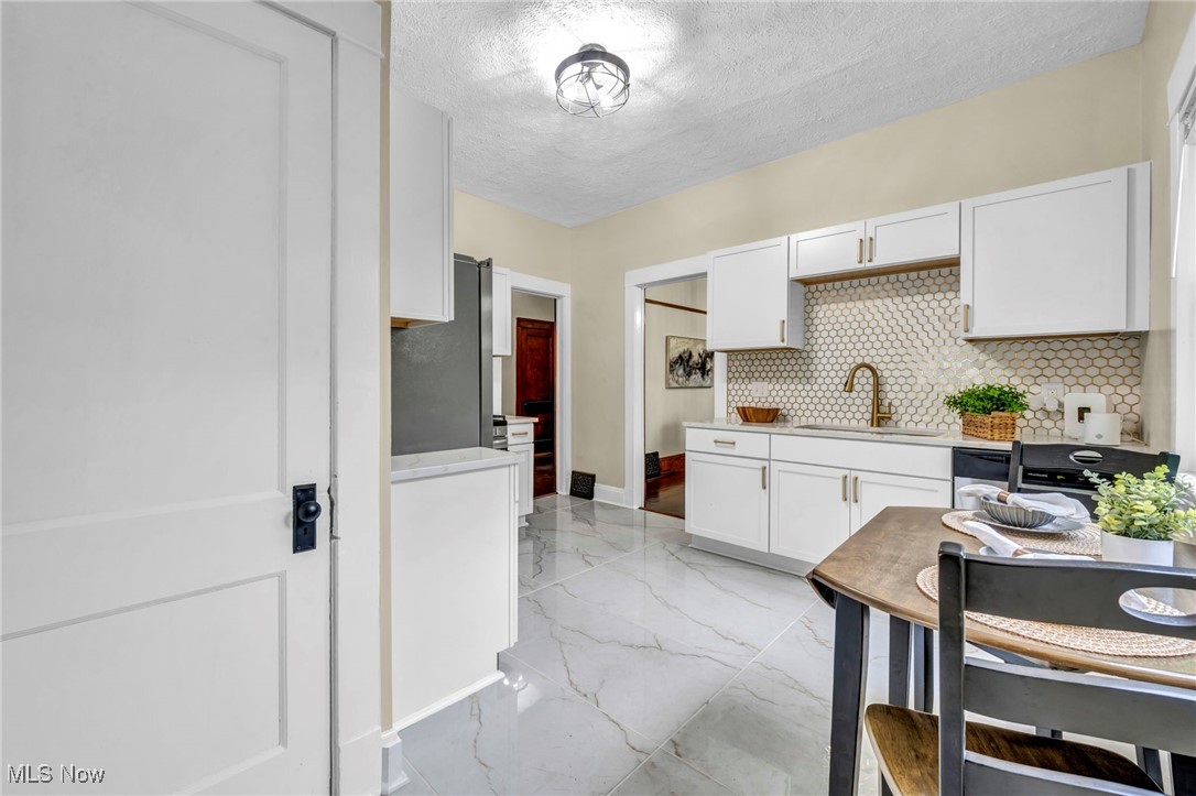 2884 Noble Road, Cleveland Heights, Ohio image 4