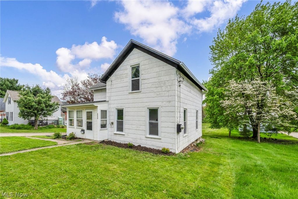 Photo of 262 E Walnut Street, Wadsworth, OH 44281 (MLS # 5208044)