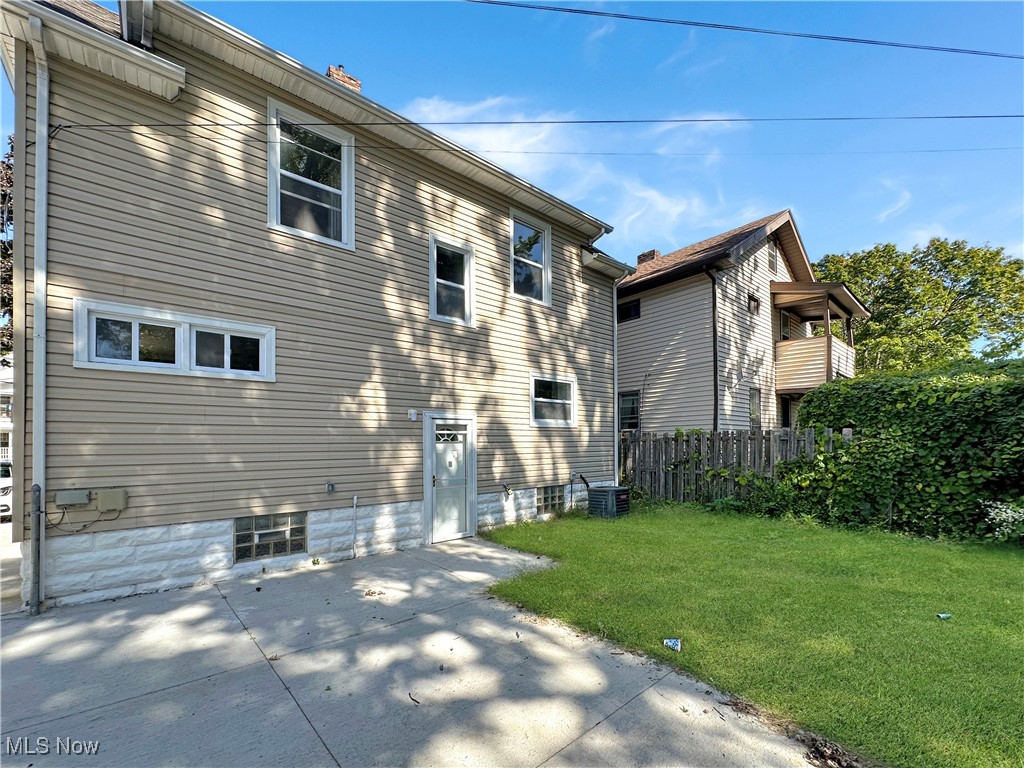 18719 Sloane Avenue, Lakewood, Ohio image 30