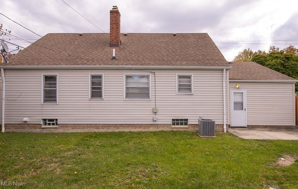 Photo of 28525 Lakeshore Boulevard, Willowick, OH 44095 (MLS # 5179885)