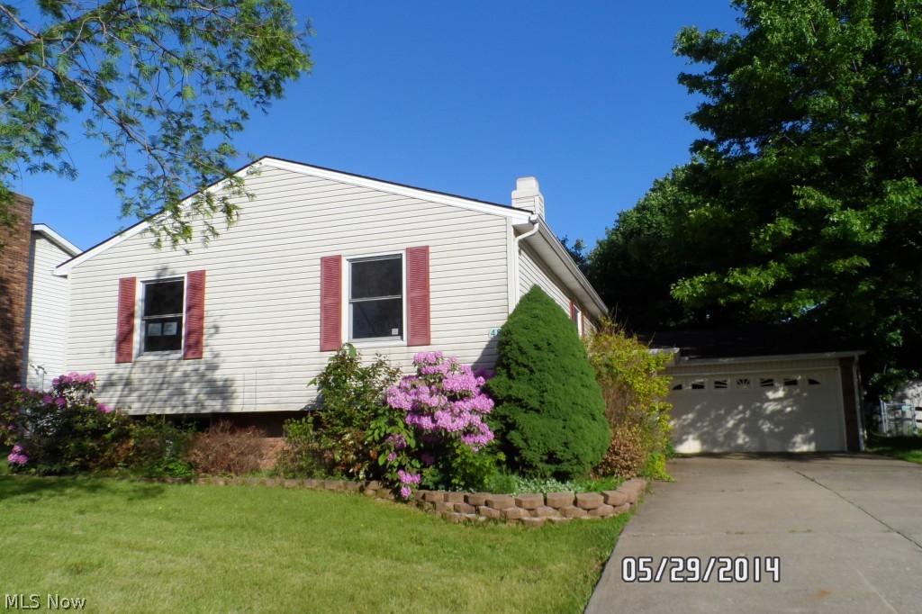 Split level with loads of possibilities. Huge finished family room in the lower level. Two full baths, 3bedrooms up and 1 bedroom down. Needs a new roof. Sold as-is. Buyer to do their due diligence. Equal Opportunity Housing. Non- Profit and government agencies until 06/15/2014 then (if not sold) Owner occupant period starts 06/16/2014