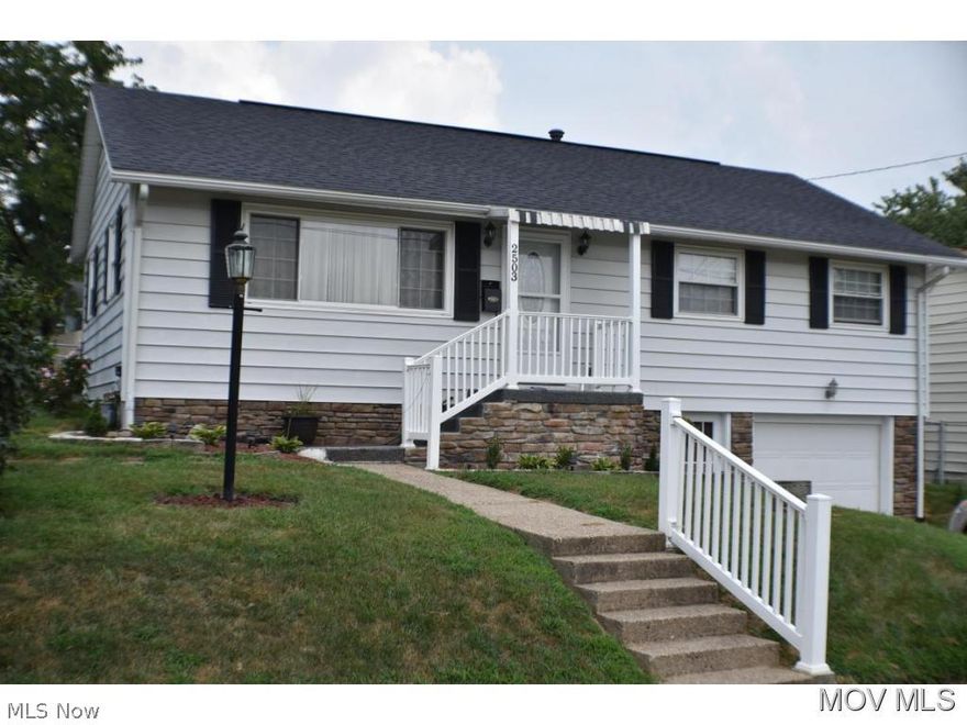 Very nice home with many updates including new kitchen and hardwood floors.  Elem: Gihon Elementary School  Elem/Bus: N  JrHigh: Edison Jr. High School  JrHigh/Bus: N  High: Parkersburg South High  High/Bus: N  Fire: CIT  Police: SHF  ;SQFT=Fin L1:1020, Fin Bsmt:500, Fin Above:1020, Fin Total:1520, Unfin Bsmt:200, Unfin Above:200;GAR= 1 Car Built In