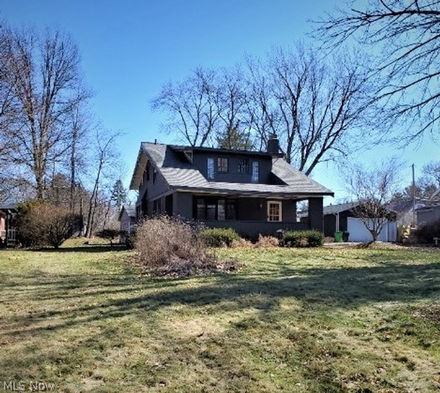 Court Ordered Sale by Private Selling Officer. No Showings. Bidding ends March 16, 2021 & is online only. According to public record this Single family home has 3 bedroom & 1 full 1 half bath. Information is thought to be correct but not guaranteed. SOLD 100% AS-IS w/all faults. 10% Buyer Premium is added to the high bid. 10% deposit($1,000 min) due w/i 24 hours of bidding end.