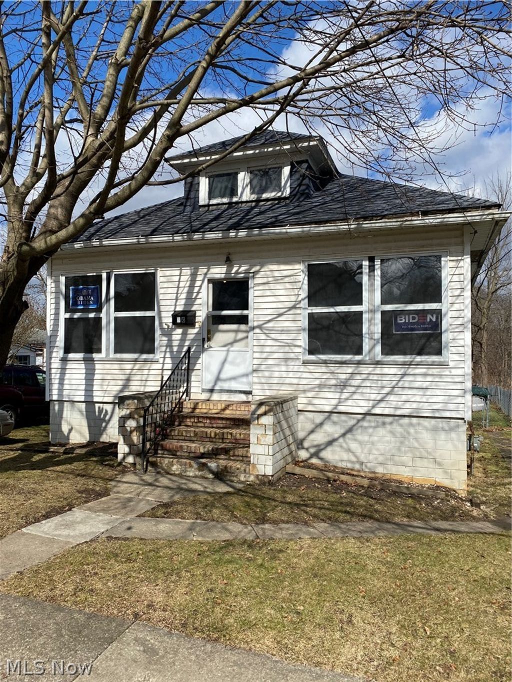 Photo of 38 John Street, Struthers, OH 44471 (MLS # 5191850)