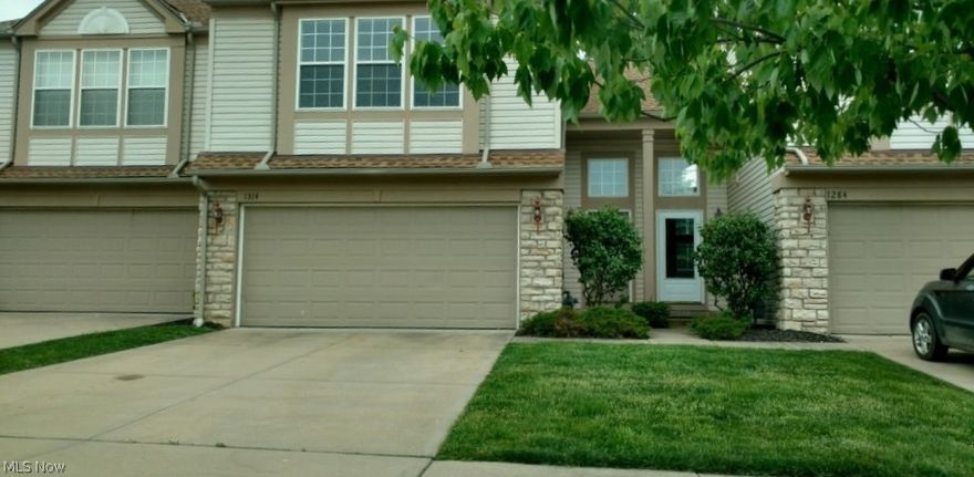 Come check out this townhouse in the highly desirable development of New Hampton. It has 2 bedrooms plus a spacious loft that can easily be turned into a bedroom if needed. New carpeting on the second level, brand new Bamboo flooring on the 1st floor. Granite counter tops, back splash, cabinet and stainless steel appliances are also brand new. Broadview Heights has been ranked the safest city in Ohio by SafeWise and its school system is rated excellent.